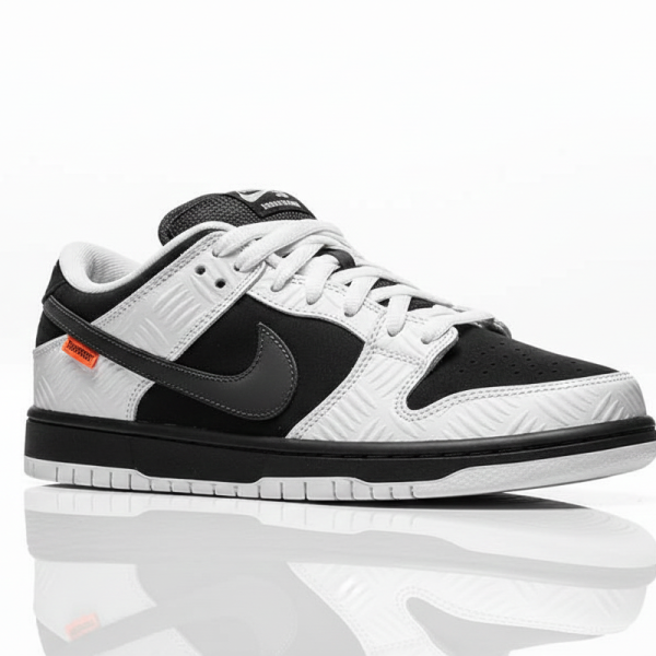 SB Dunk Low TIGHTBOOTH